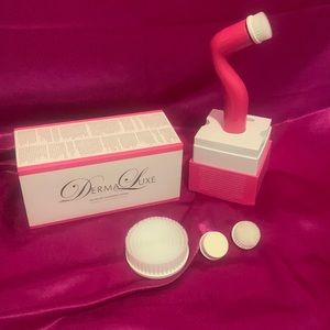 New! never used derma Luxe Advance cleaning facial system two speeds 4